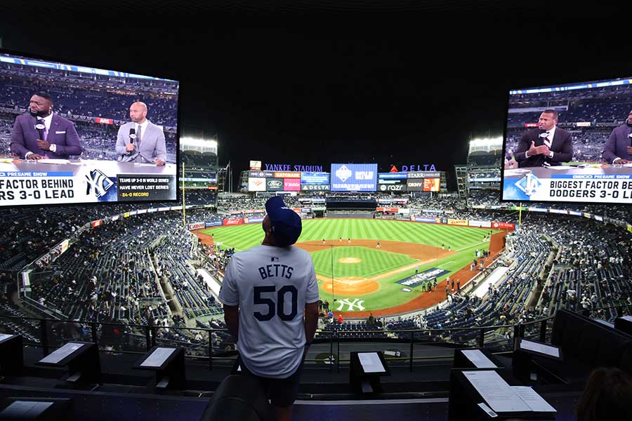 WS第4戦、開始直前のヤンキー・スタジアム【写真：ロイター】