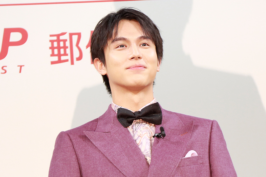 中川大志、郵便局で着物姿の自分と“対面”「嬉しい反面、恥ずかしさもあり」