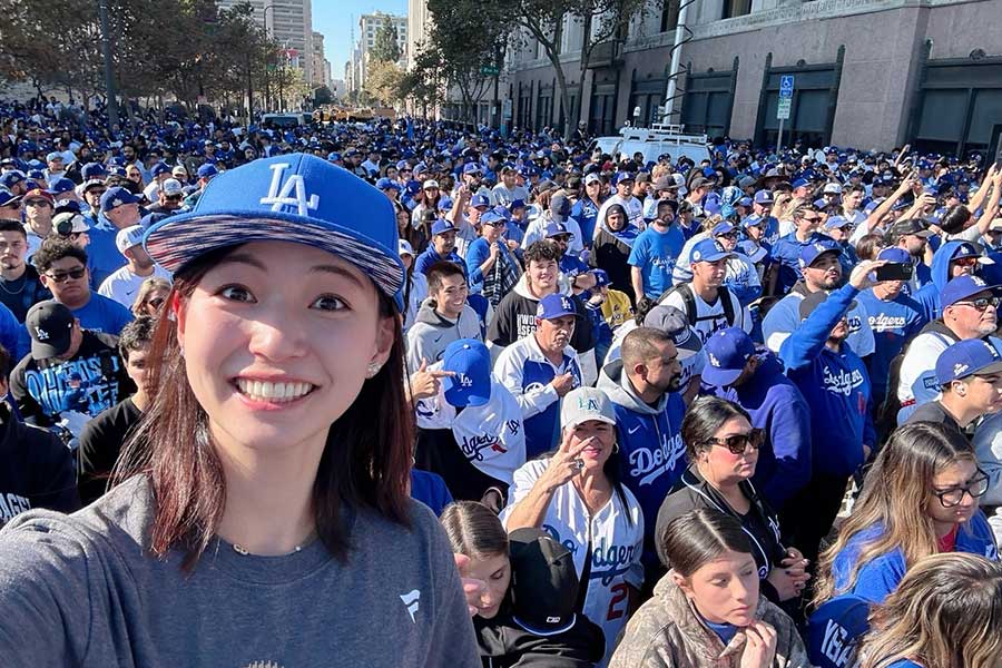 ドジャースの優勝を米ロサンゼルスで見届けた菅久瑛麻【写真：本人提供】