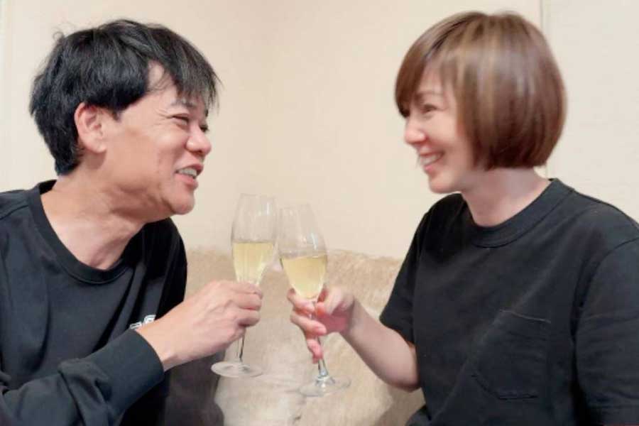 名倉潤、56歳の誕生日で家族でお祝い　家族写真に「すてき」「幸せそうなお顔」「理想」