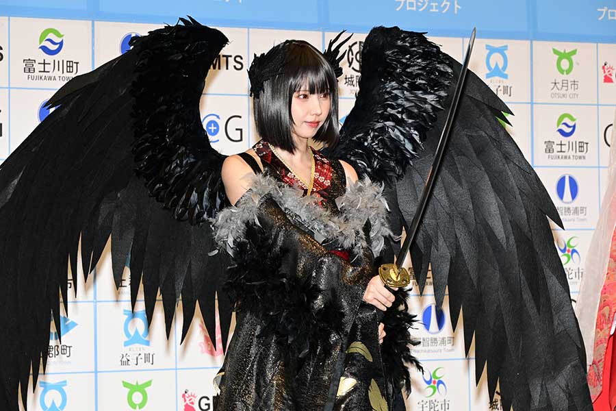 えなこら人気コスプレイヤーが「自治体NFT」に参加　地域共創衣装を報道陣に初披露