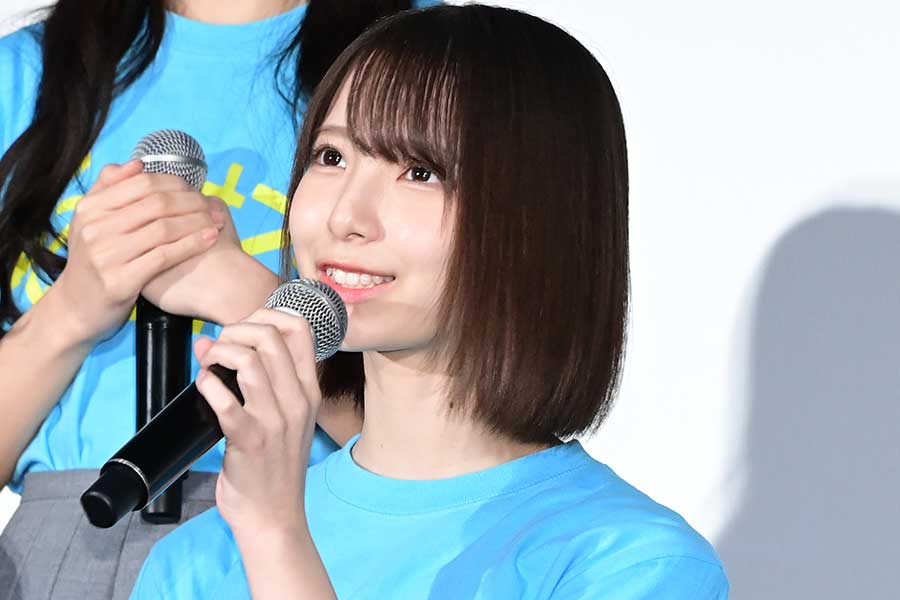 舞台あいさつに参加した日向坂46の渡辺莉奈【写真：ENCOUNT編集部】