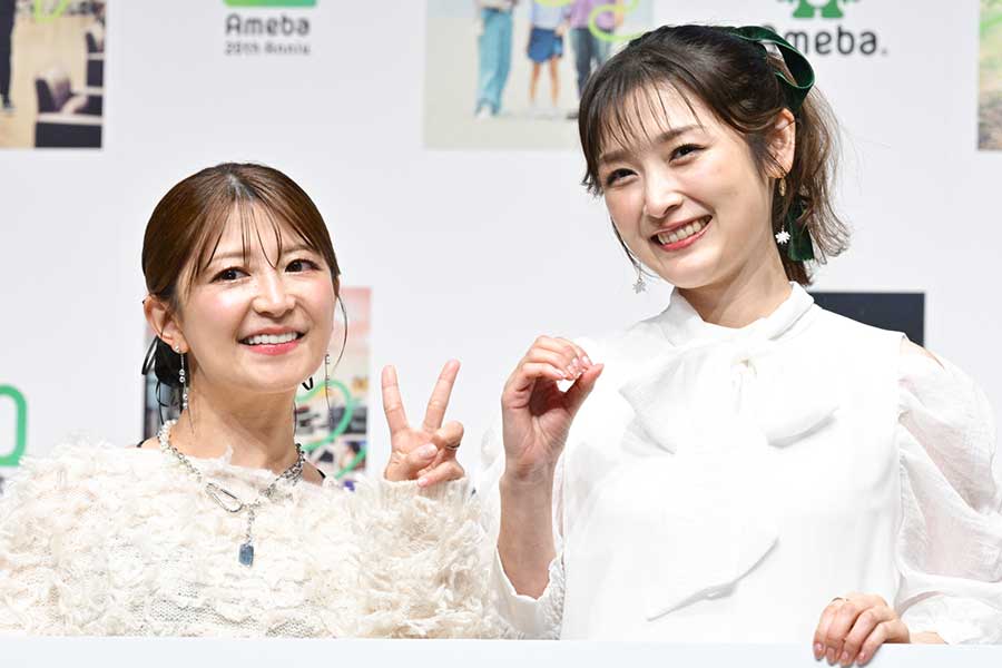 イベントに登場した矢口真里（左）と石川梨華【写真：ENCOUNT編集部】