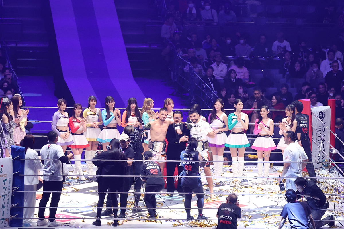 【RIZIN】王座奪還のクレベル、シャンパンファイトでRIZINガール狙い撃ち　コスチュームはびしょぬれに