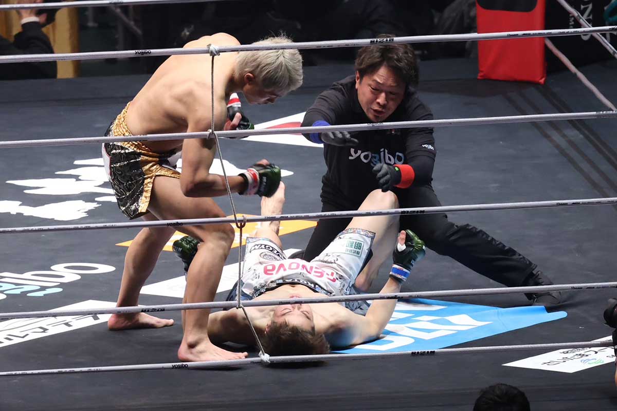 【RIZIN】“キングカズ”次男・三浦孝太、MMAデビュー戦の冨澤大智にわずか113秒KO負け　膝直撃で意識飛ぶ