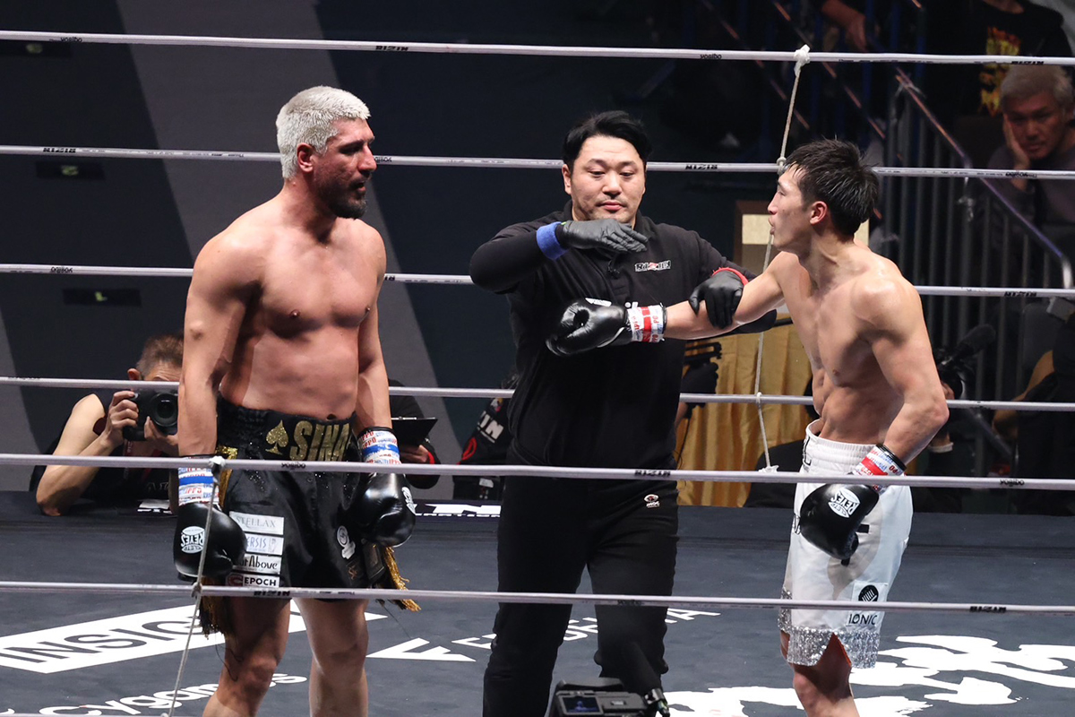 大みそかRIZIN、レフェリーがパンチ被弾の異例事態　カリミアンの暴走に「ルール守れ」「レフェリー強すぎやろ」