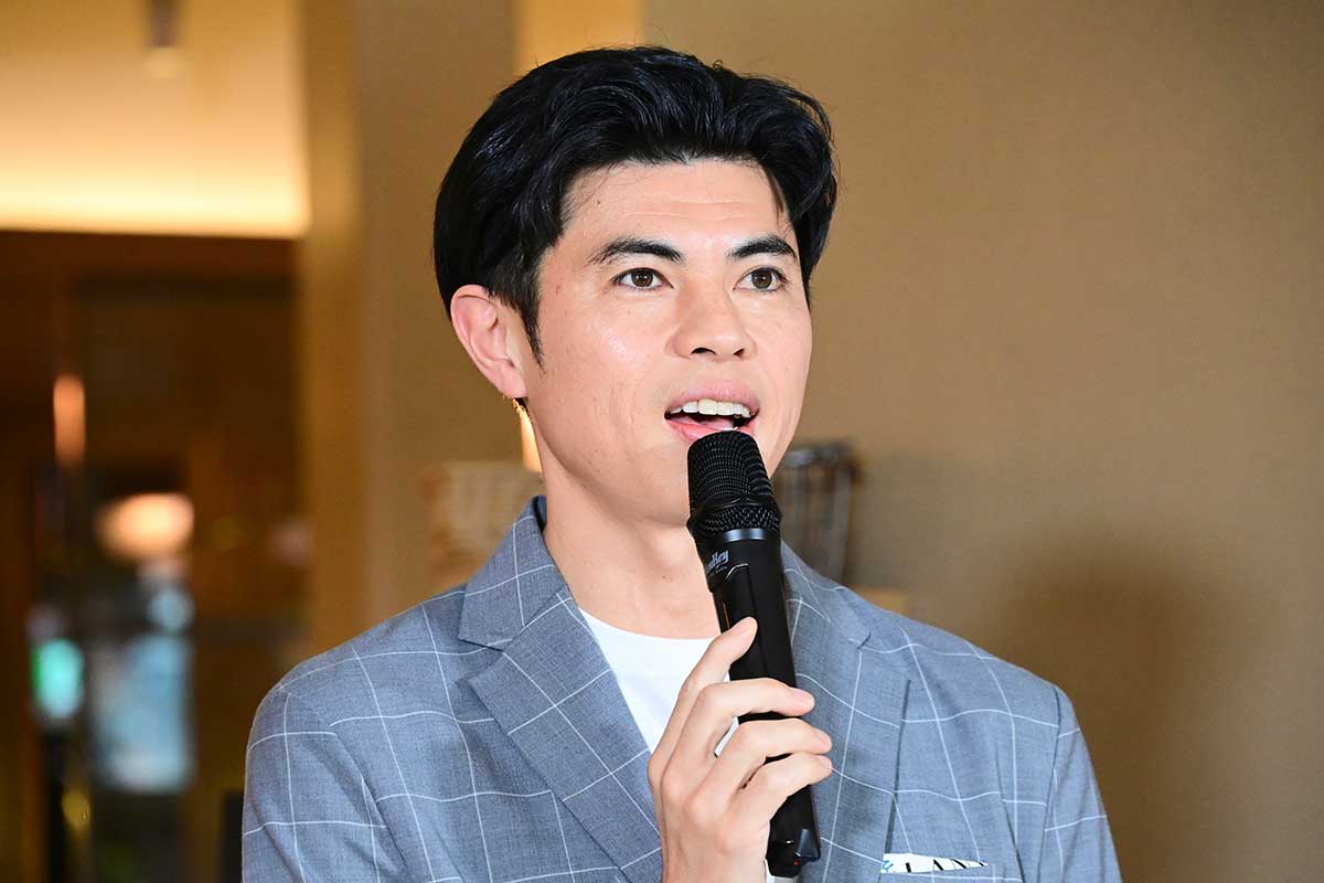 小島よしお、顔出しの母が「そっくり」　サプライズでライブを鑑賞…「お若い」と驚きの声