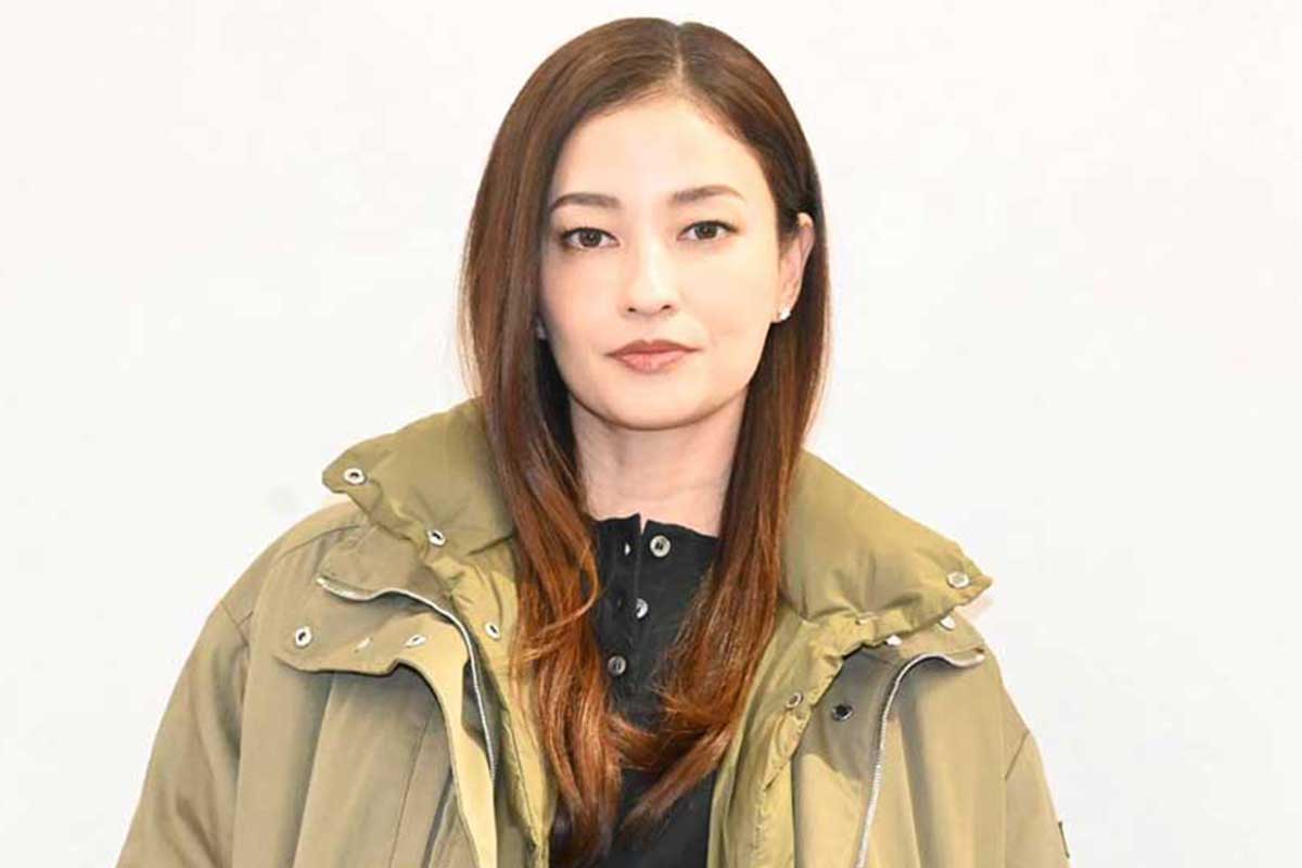 黒木メイサがセミロングに!?　黒ミニワンピの近影に注目「お美しい」「女神様」