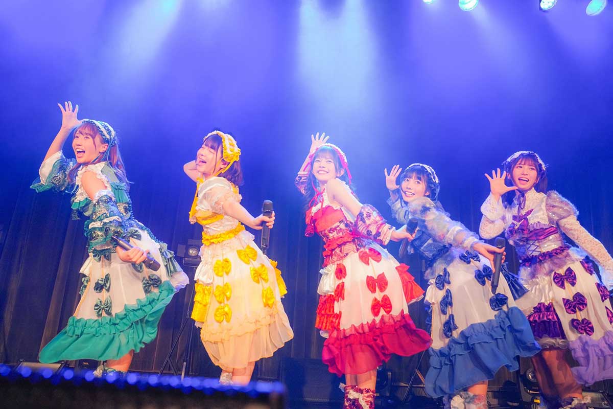 ツアー完走のまねきケチャ、8月にZepp Shinjukuで10周年記念公演決定「皆さんとこの5人なら大丈夫だと自信がある」