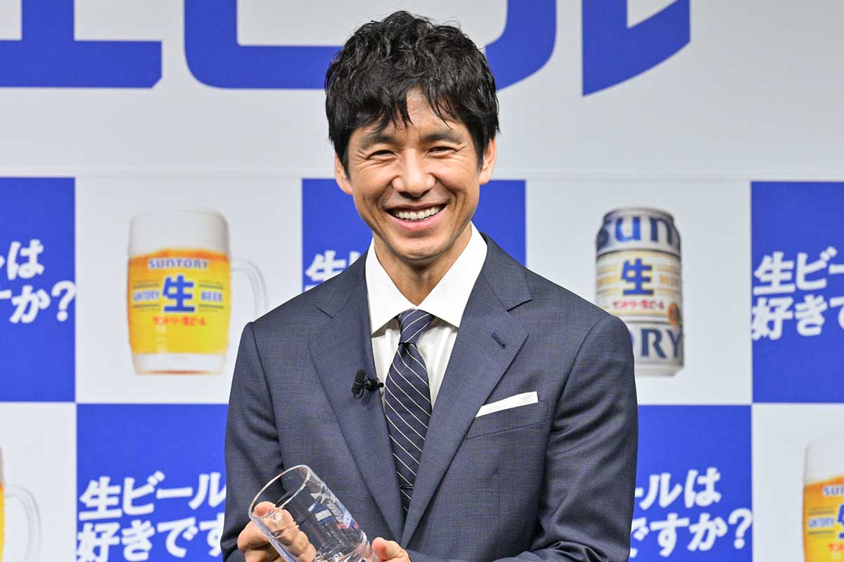 西島秀俊、年末大掃除では“窓拭き担当”「結構大変なんですよ、汚れているし」