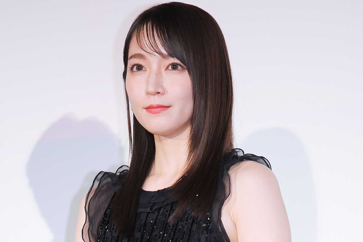 吉岡里帆の「透き通った瞳」にファン脱帽　ファッショナブルな衣装姿にも注目「美しすぎ」