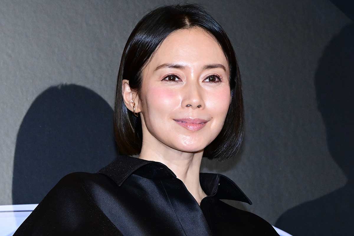 中谷美紀、夫との2ショットにネット注目「何より美しい」「ステキご夫婦」　黒ドレスコーデも“解説”