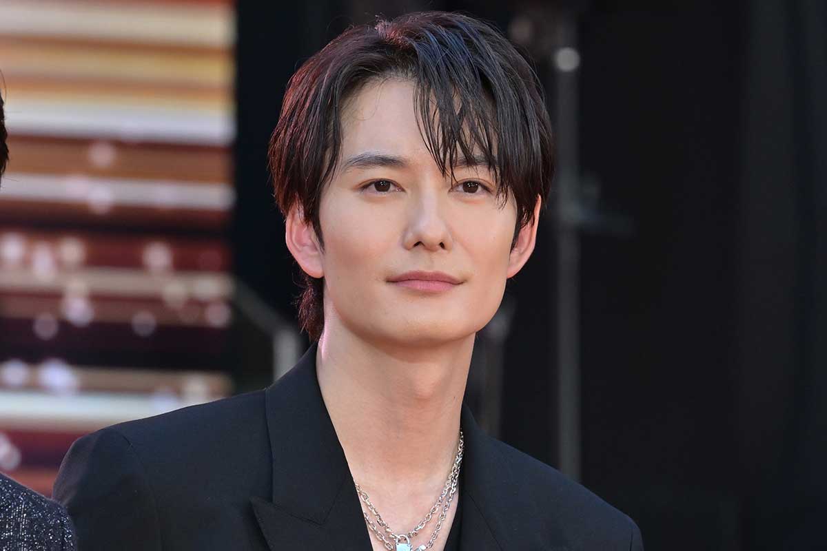 岡田将生、妻・高畑充希との2ショット「初公開」　左手薬指には“結婚指輪”も