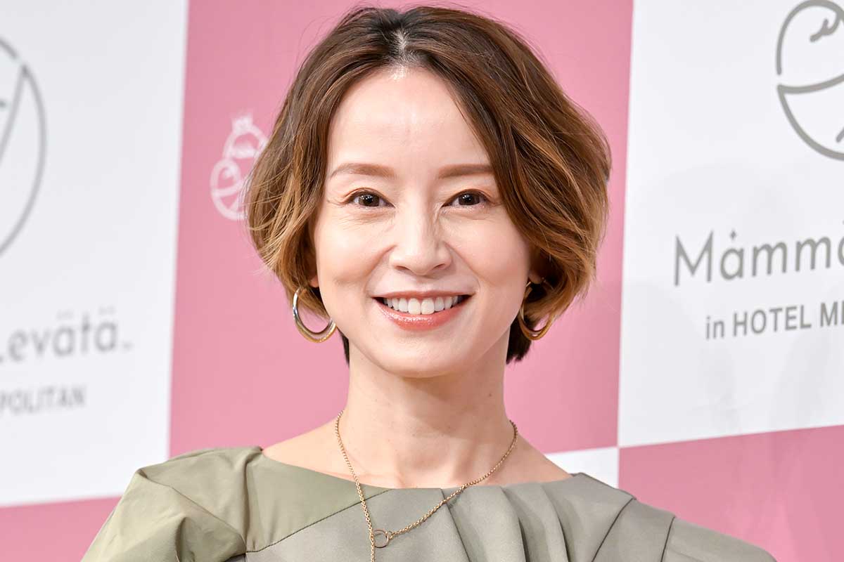 鈴木亜美、43歳の誕生日報告にネット驚愕「信じられん」「見えない」　娘との2ショットも「そっくり」と話題