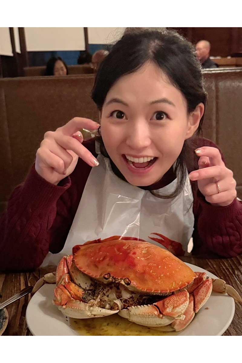 サンフランシスコでカニ料理を堪能した菅久瑛麻アナ【写真：本人提供】