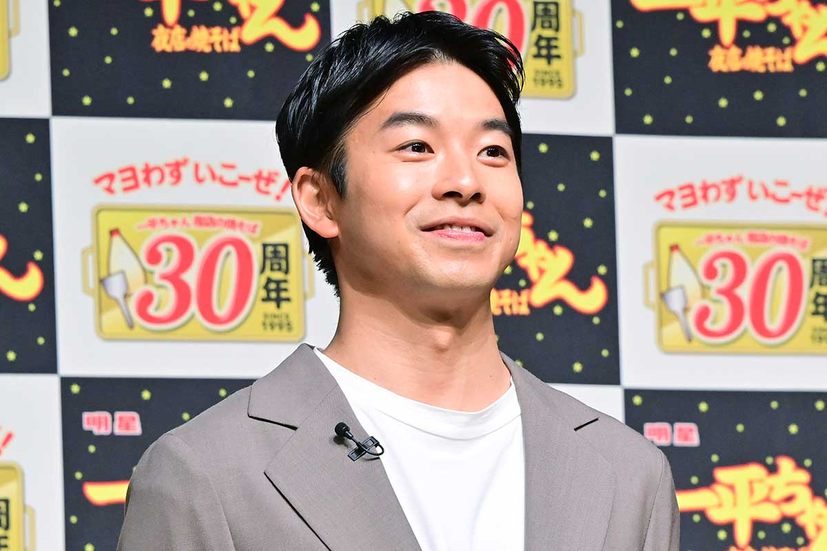 仲野太賀「『一平ちゃん』のように、愛してもらえる俳優に」　特大ケーキに“マヨビーム”