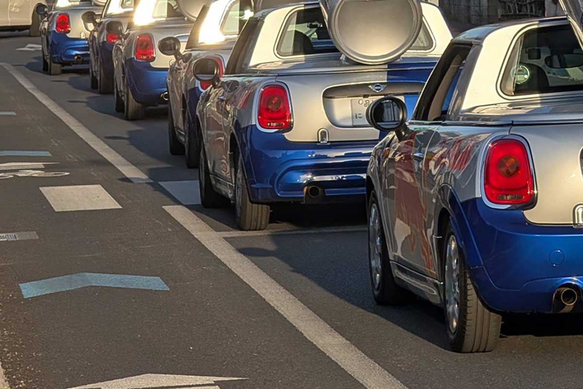 埼玉でまさかの車列が目撃される【写真：本人提供】