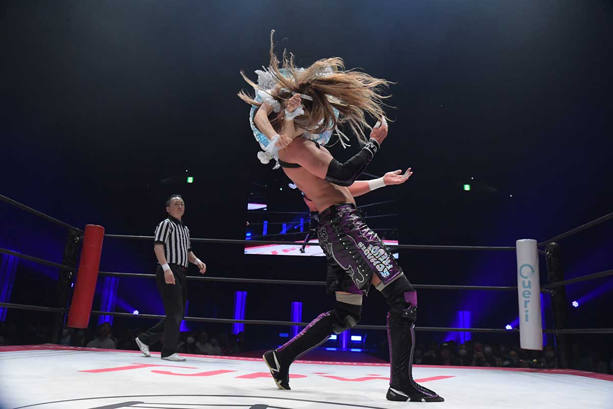 インスタで1億バズを超えた秘技・渦飴【写真：(C)東京女子プロレス】