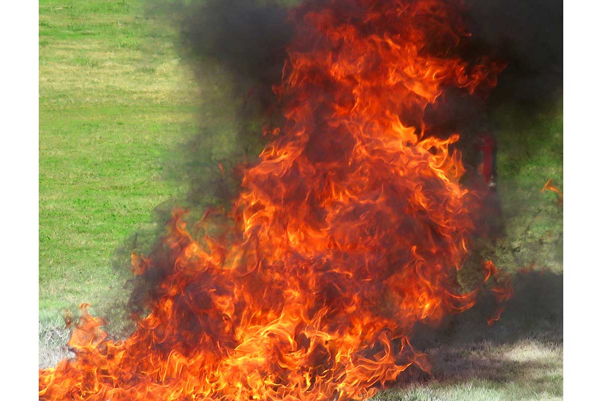 キャンプ場でカセットボンベ缶が爆発する事故が発生（写真はイメージ）【写真：写真AC】