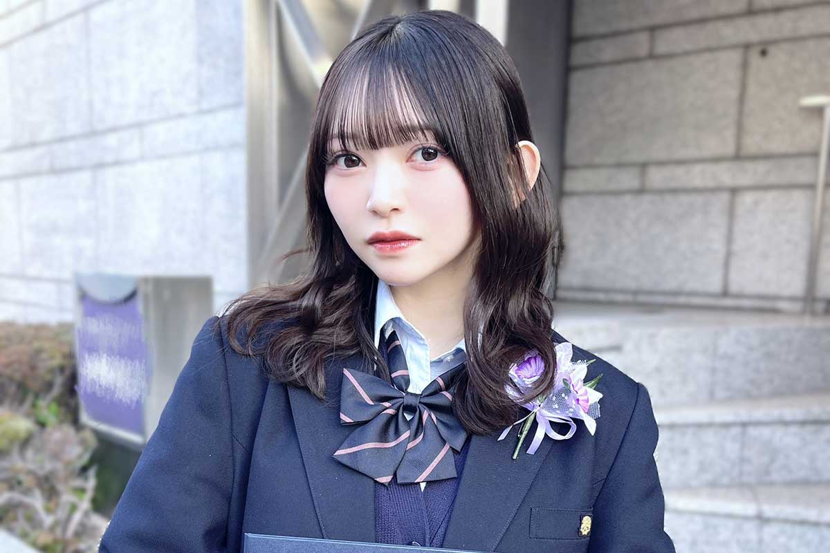 “アイドル界最強ボディ”佐山すずか、1年遅れで高校卒業「二度と留年したくない」