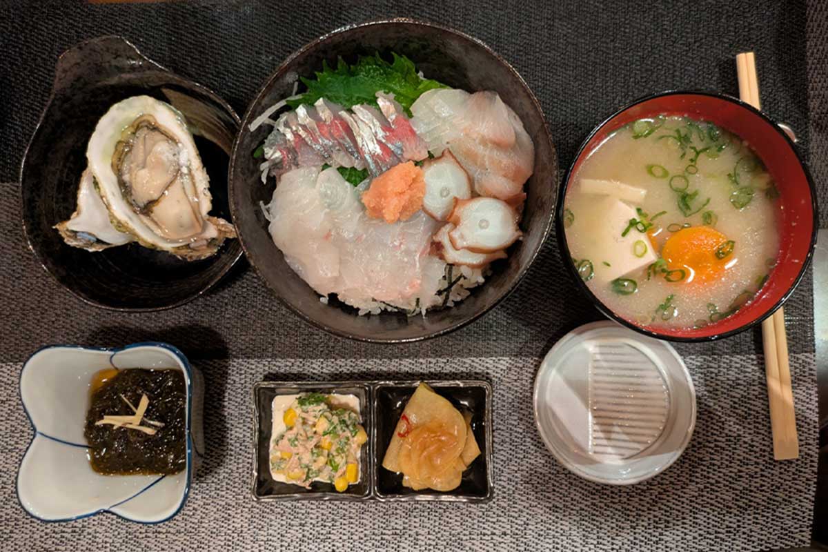 「夕食550円」の絶品メニューに衝撃【写真:本人提供】