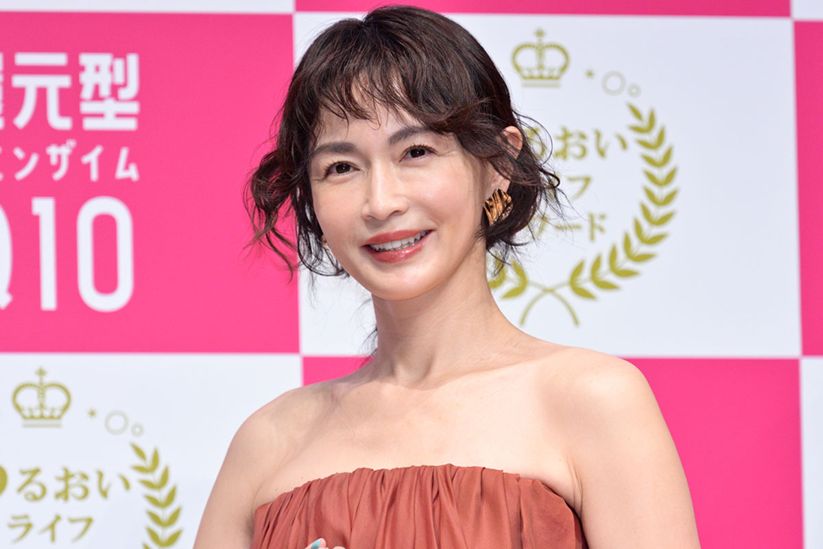 長谷川京子、デコルテ全開の“うるおい”アピール動画にネット注目「美しい」「かわいい」