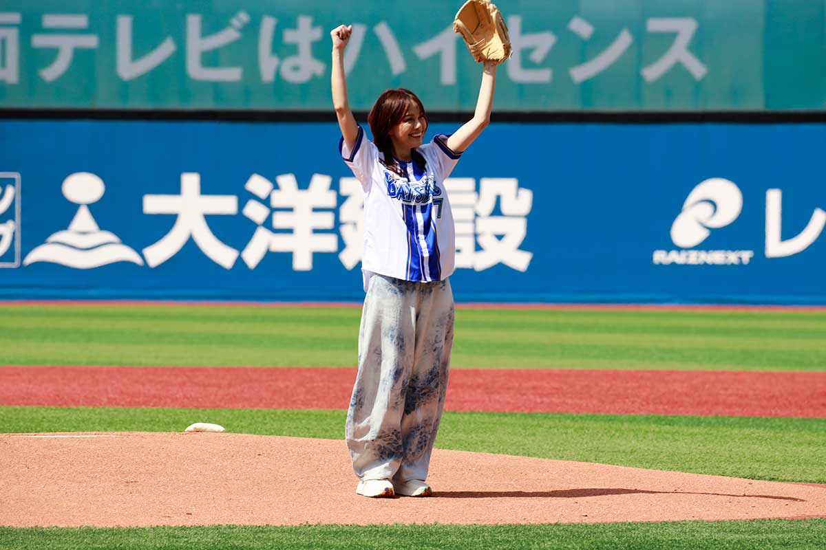 相川七瀬が横浜スタジアムで始球式を務めた