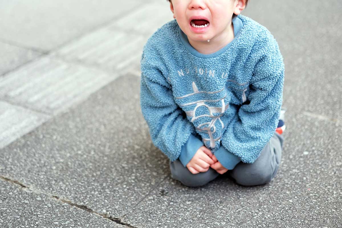 交差点で迷子を保護した行動が話題に(写真はイメージ)【写真:写真AC】