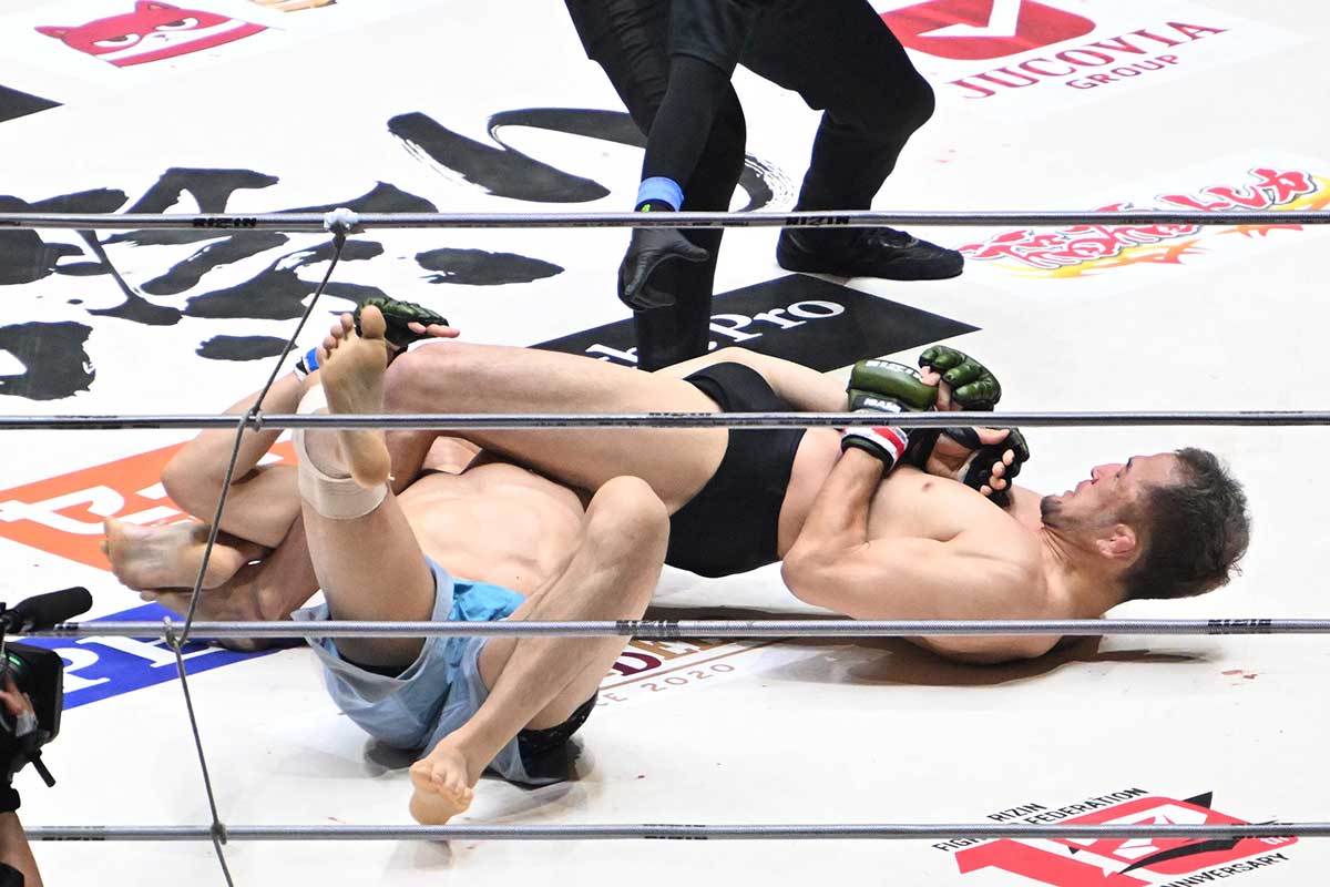 【RIZIN】桜庭ジュニア・大世、プロ2戦目は一本負けで涙　キャリア60戦以上のベテランの腕十字にたまらずタップ