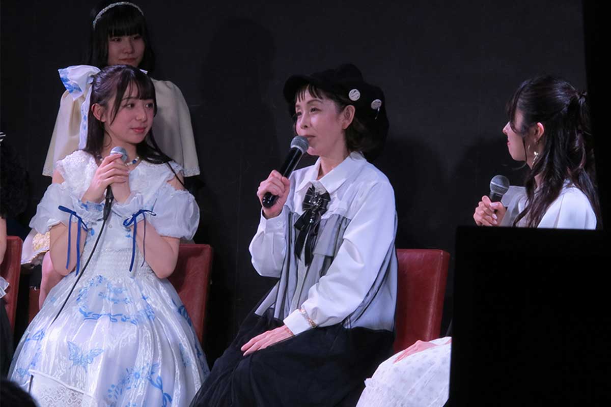 令和アイドルたちの質問に答える鈴木早智子【写真:ENCOUNT編集部】