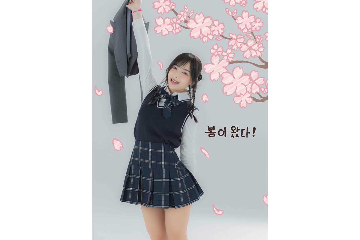 “エリマリ姉妹”でグラビア話題の百瀬まりな、新作写真集は“韓国風メイク×日本の女子高生”