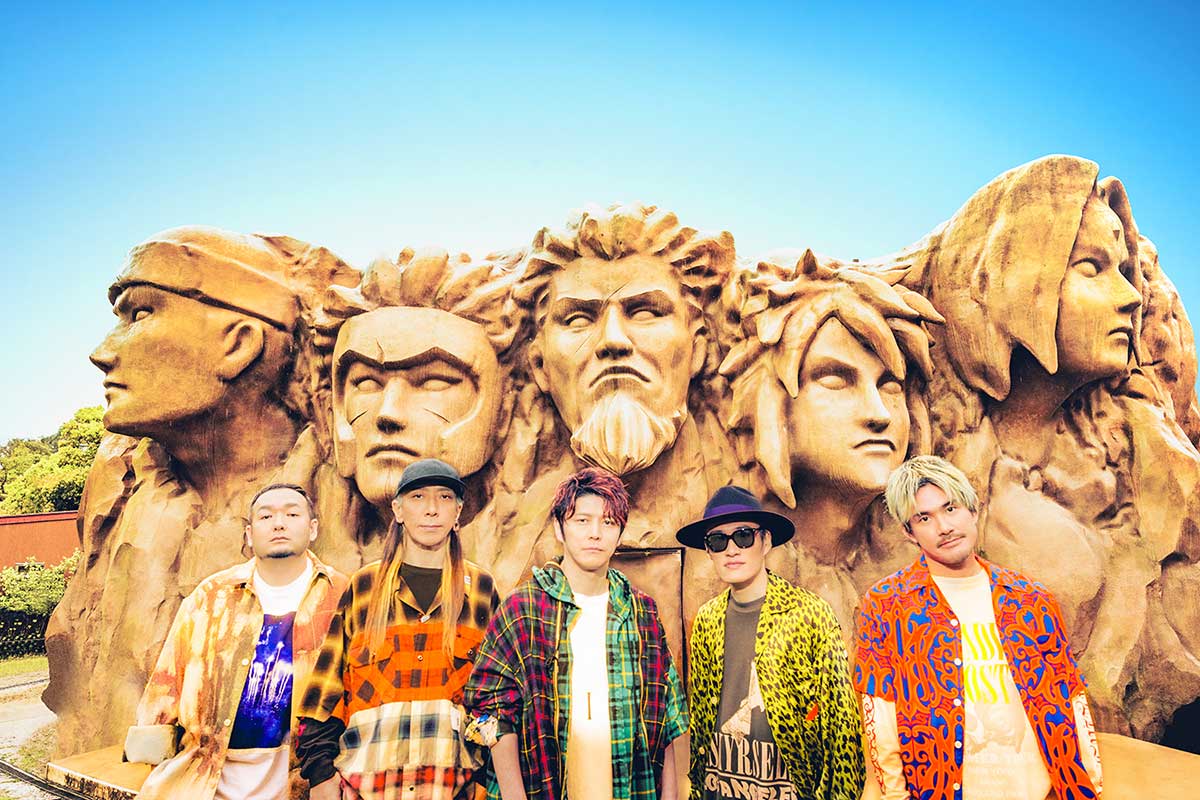 FLOWのGOT’S(左)【写真:公式サイトより】