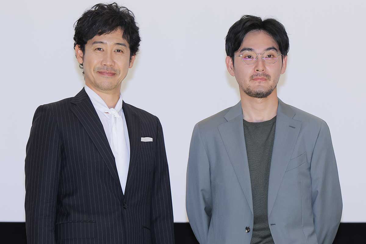 舞台あいさつに出席した大泉洋(左)と松田龍平【写真:ENCOUNT編集部】