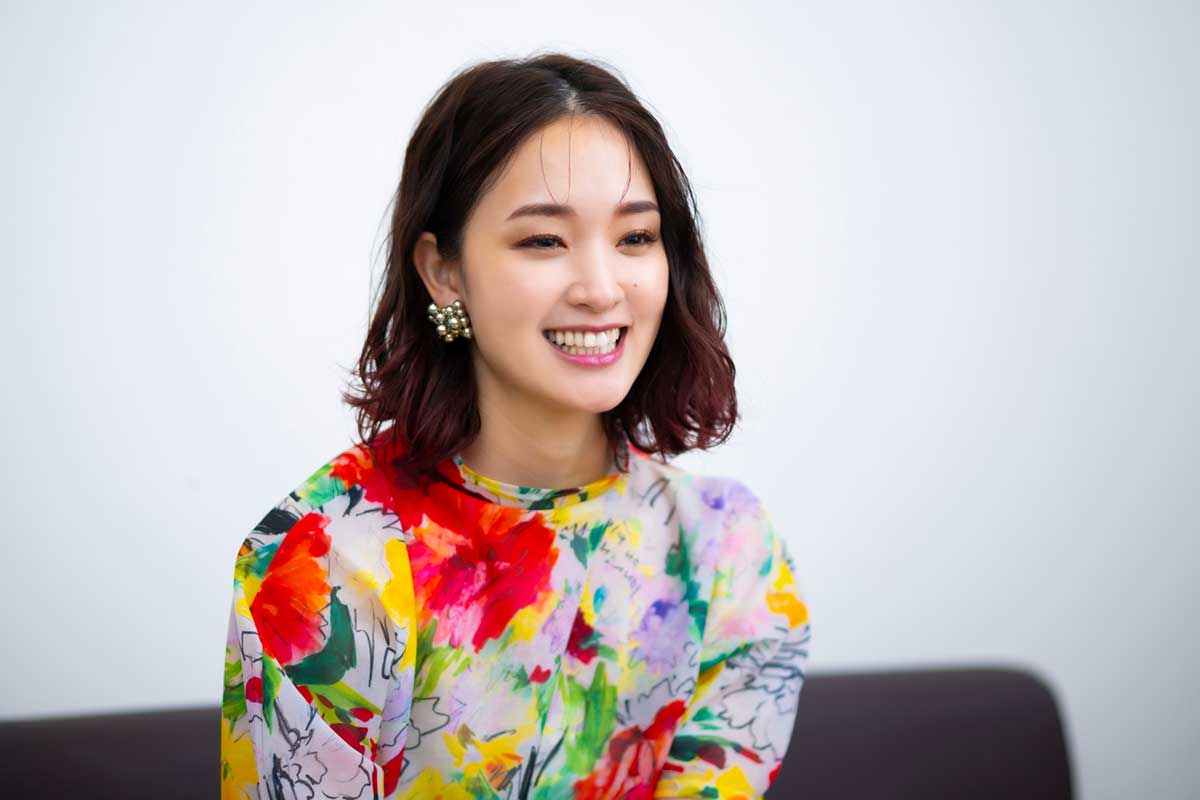「真剣にお芝居をしながら笑いを提供したい」と語った【写真:舛元清香】