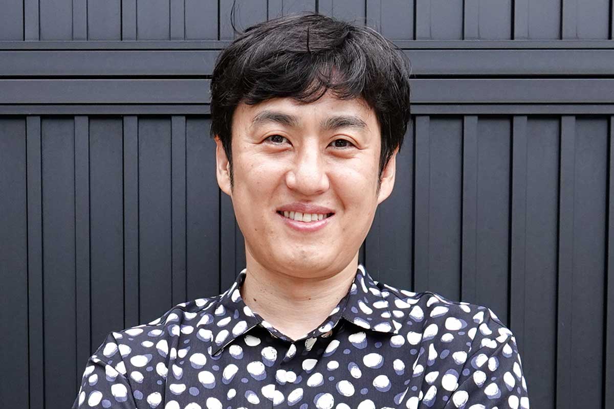 ロバート山本、ボクシング会場で働く現在に注目「渋すぎます」「働く男の顔やねー」