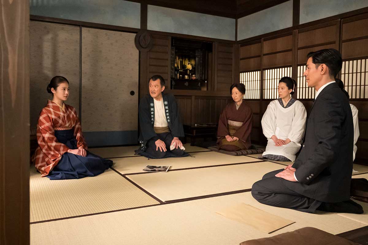 若松次郎(右)を演じる中島歩【写真:(C)NHK】