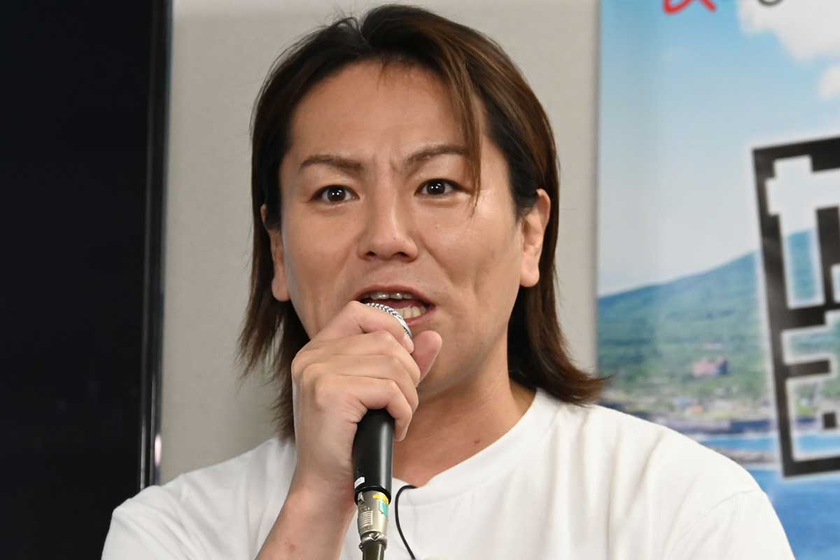 製作発表会見に登場した狩野英孝【写真:ENCOUNT編集部】