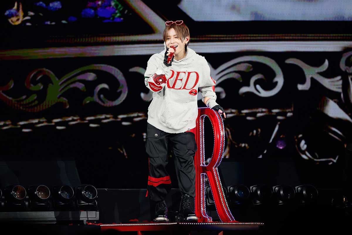 山田涼介、初ソロコン開催　メンカラの「赤」をテーマに床LEDや空中移動で“ド派手”演出