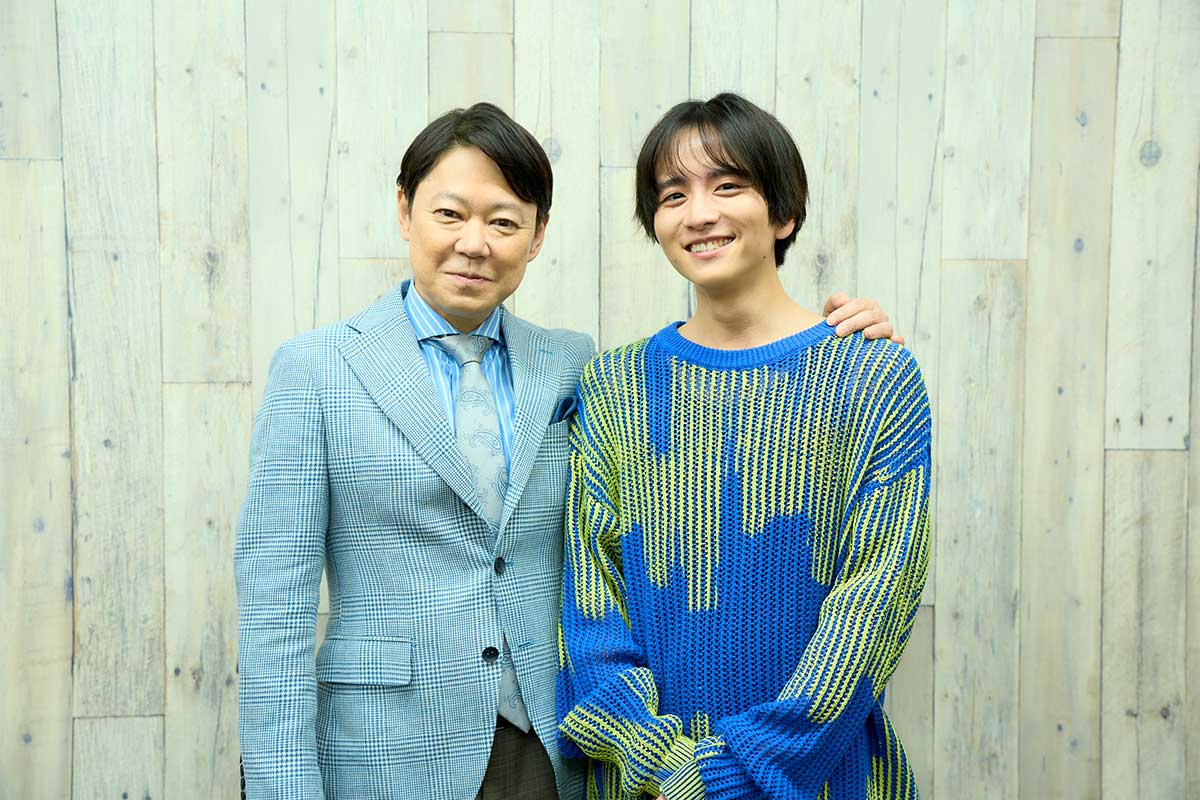 『しあわせな結婚』で共演する阿部サダヲ（左）と板垣李光人【写真：(C)テレビ朝日】