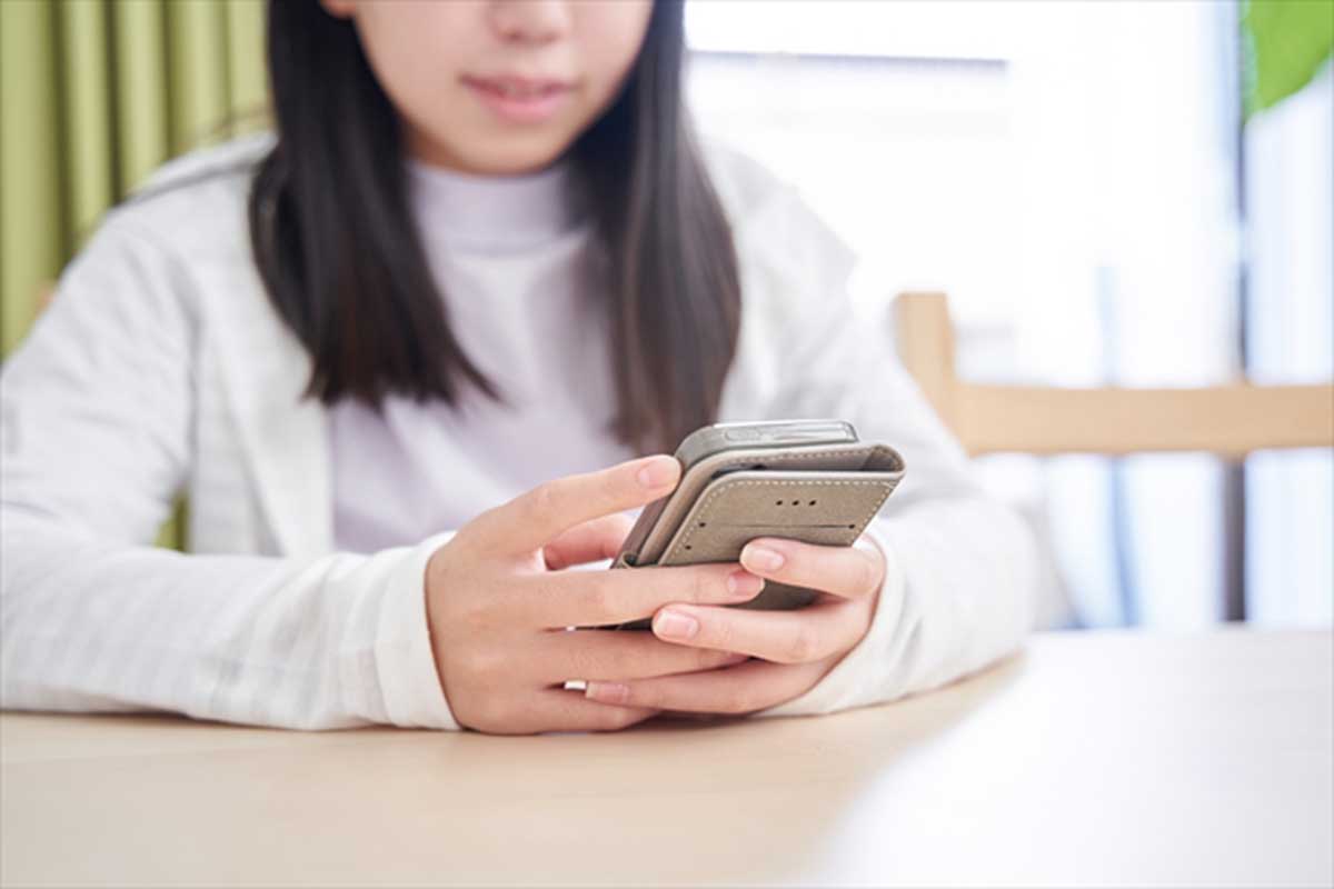 「親何してんのマジで」と批判相次ぐ　小学生アイドルにきゅうりをくわえさせた写真が拡散　所属養成所は関与否定