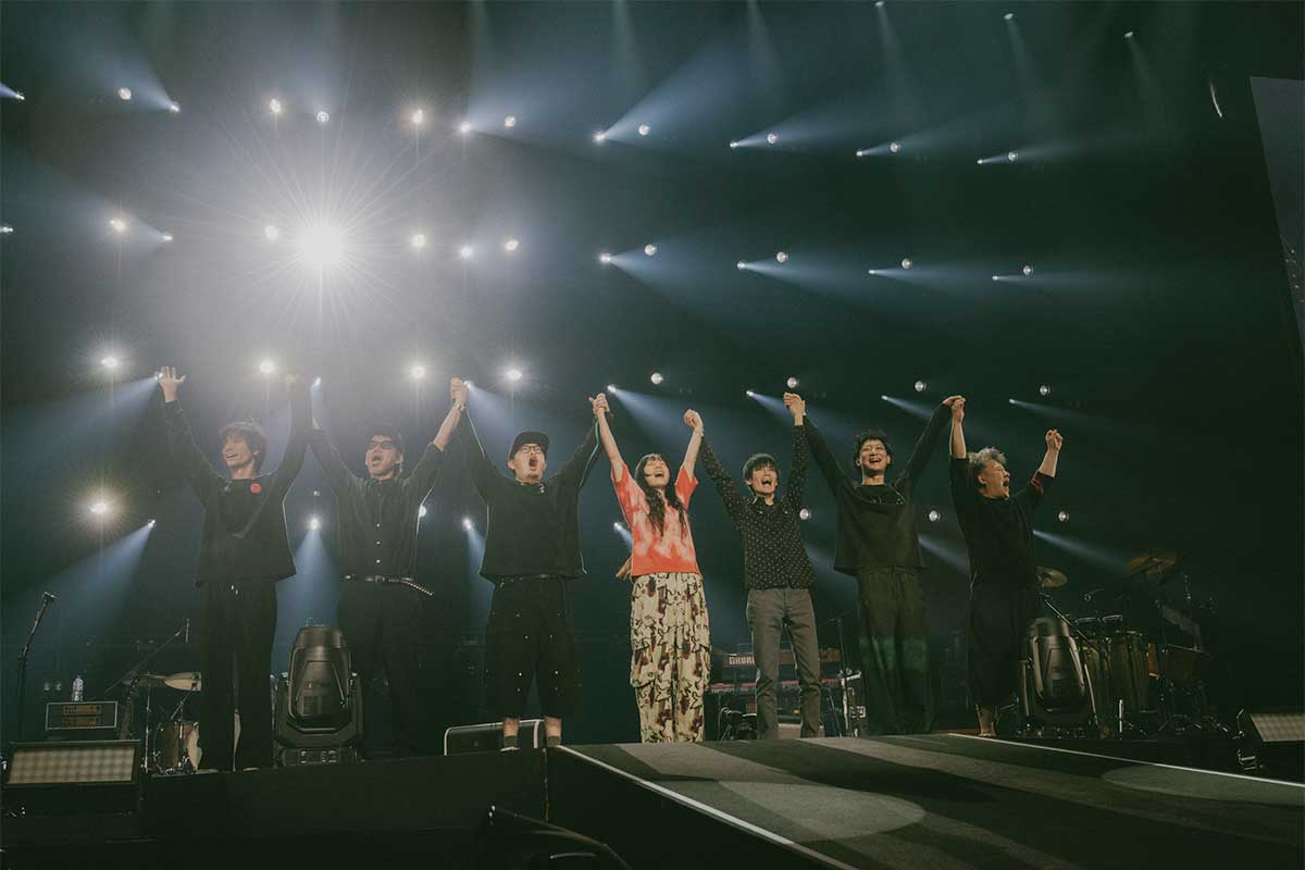 最後はバンドメンバーと共に生声で感謝を会場中に届けた【写真:永峰拓也】