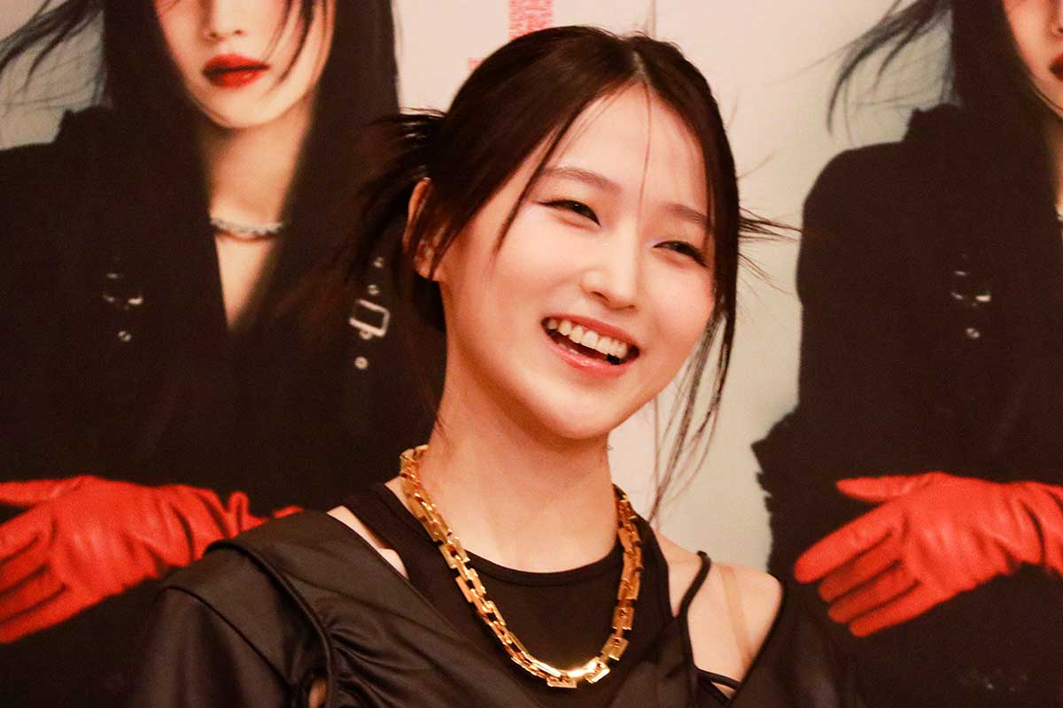 鞘師里保がavex trax移籍を発表　新ビジュアルの赤に特別な思い「何があっても過去が宝物」