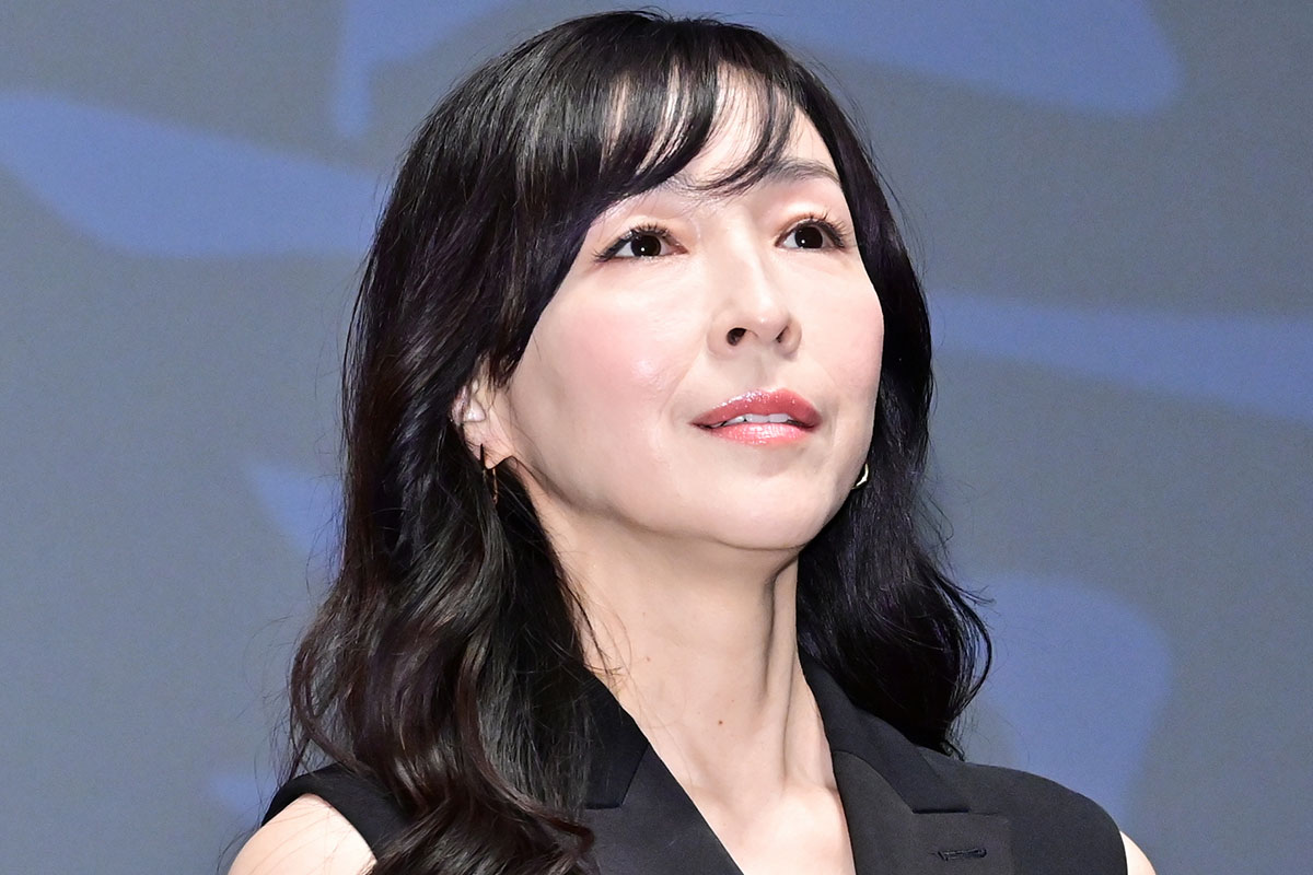 16歳差ラブシーンが話題　麻生久美子、“愛車”＆お見送りにネット熱視線「メロ可愛い」