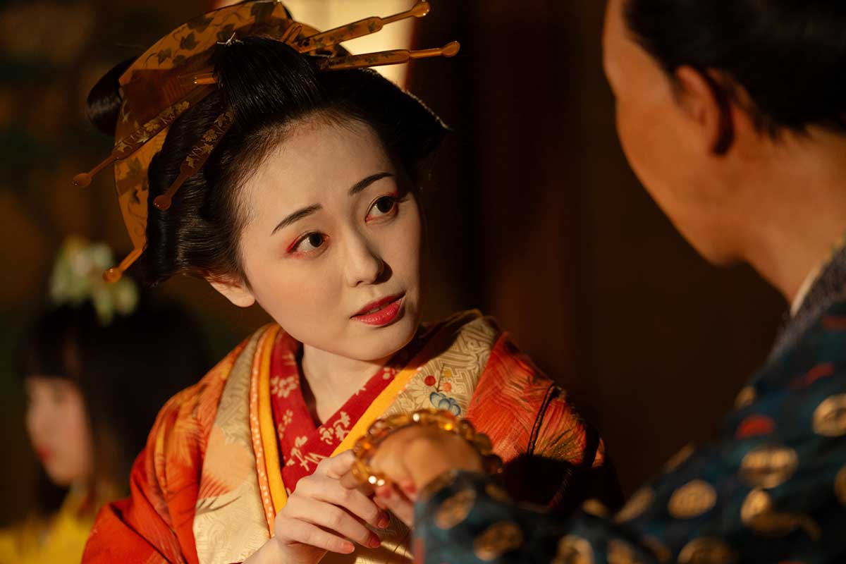 密貿易の証をつかもうとする誰袖（福原遥）【写真：(C)NHK】