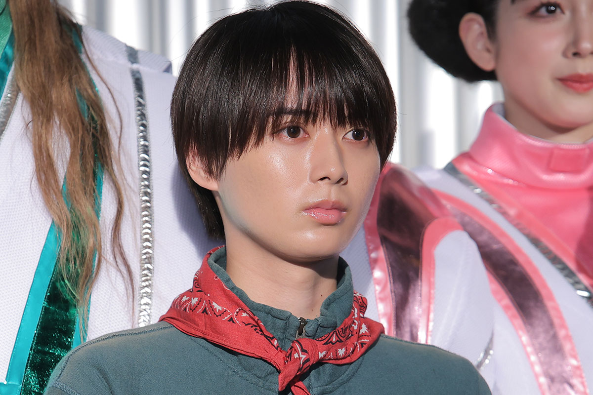囲み取材に登場したKEY TO LIT・井上瑞稀【写真：ENCOUNT編集部】