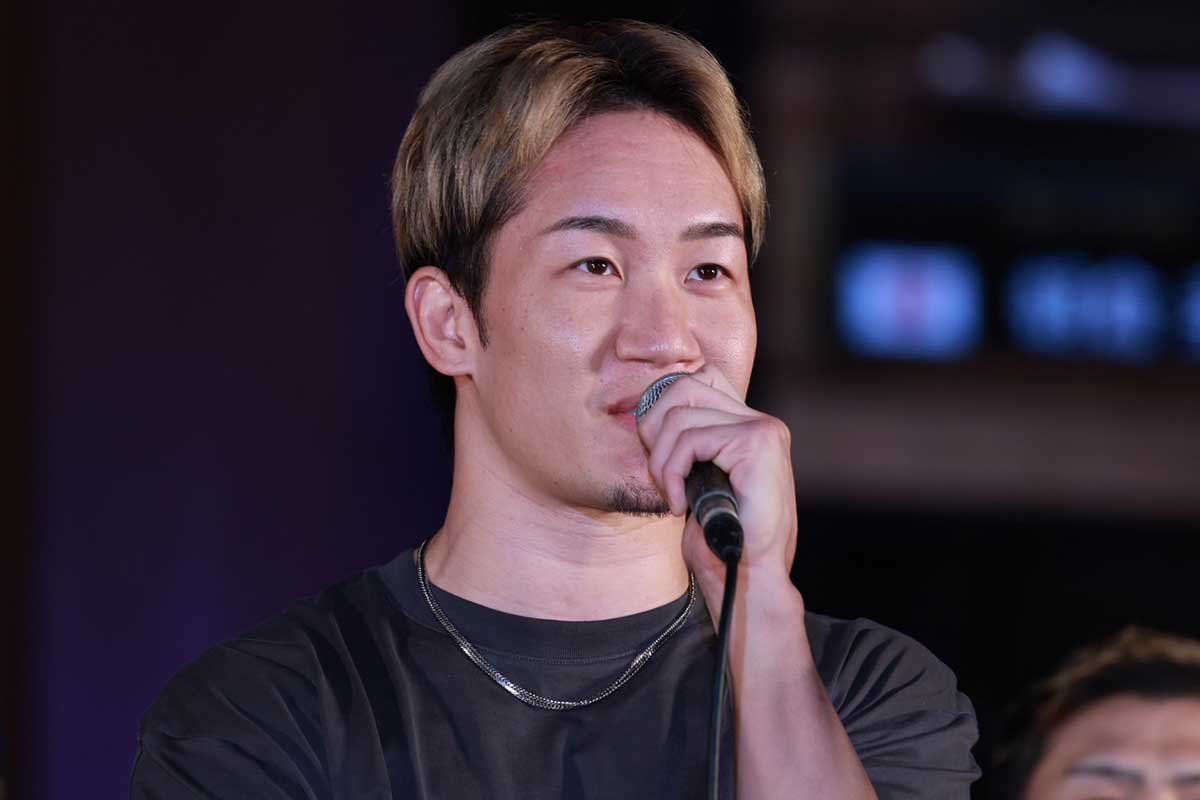 記者会見に登壇した朝倉未来【写真:山口比佐夫】