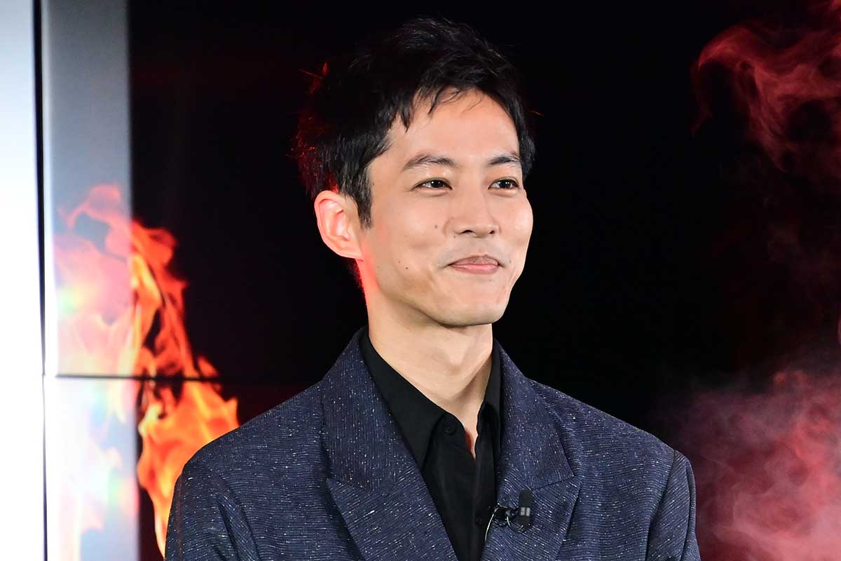 松坂桃李、白煙からの登場は「ヒーローショー以来」　“ご飯のお供”も明かす「悩みました」