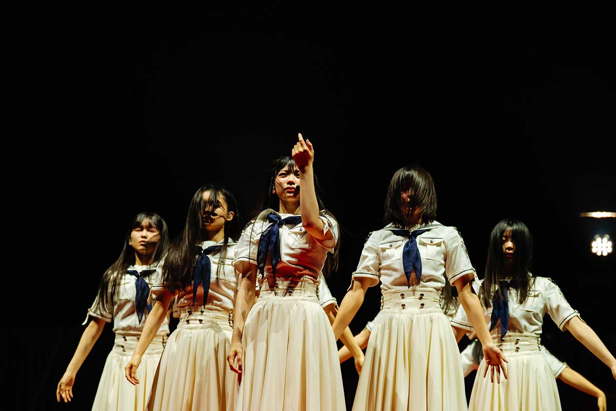 「団結、圧倒、咲き続ける」というスローガンを胸にパフォーマンス【写真:上山陽介】