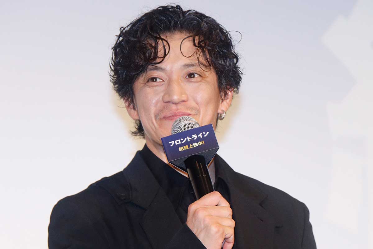 初日舞台あいさつに登壇した小栗旬【写真:ENCOUNT編集部】