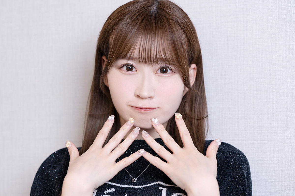新曲は「ラブラブな恋愛ソング」だと話す【写真:増田美咲】